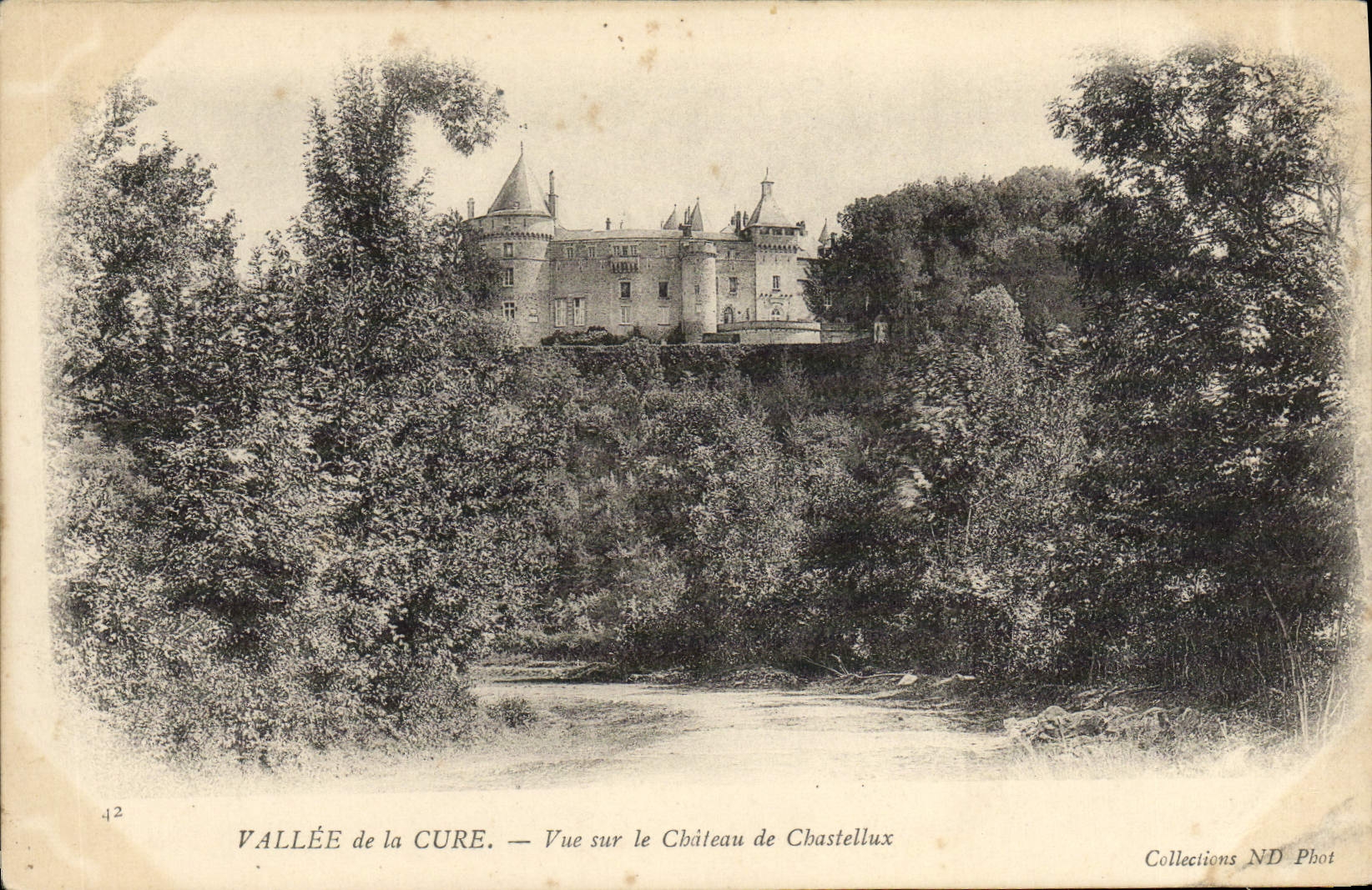 Vallée de la Cure — Vue sur le Château de Chastellux — Collections ND Phot