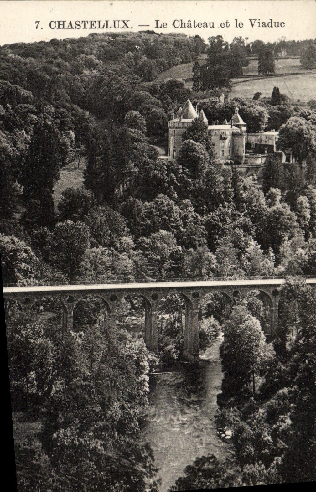 Chastellux — Le Château et le Viaduc