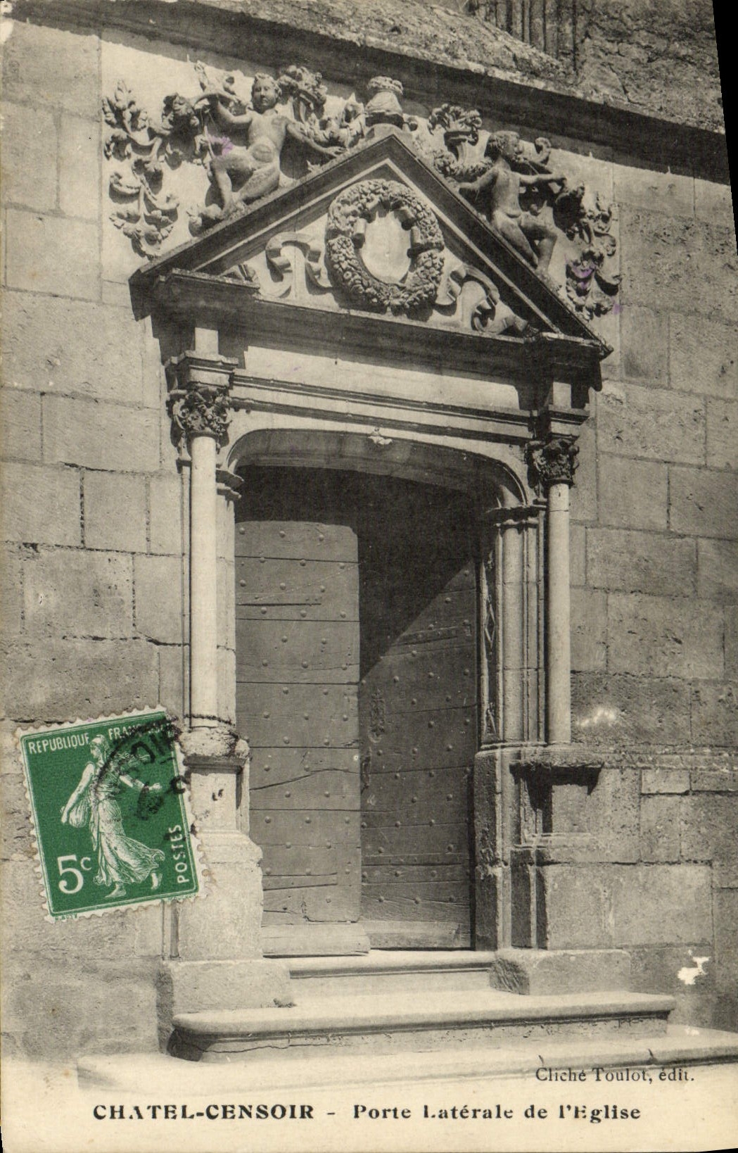 Châtel-Censoir — Porte latérale de l'église — Cliché Toulot, édit.