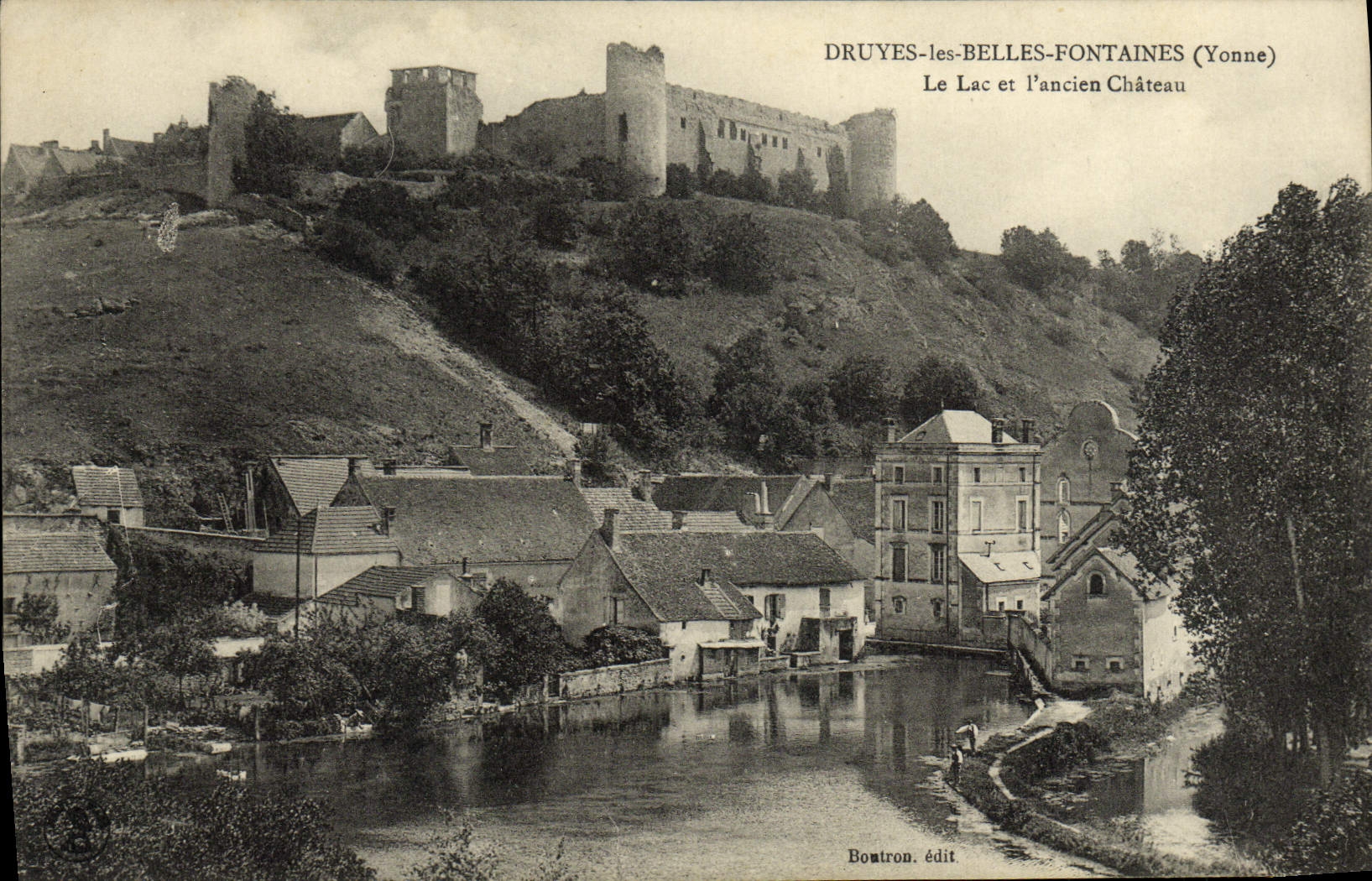 Druyes-les-Belles-Fontaines (Yonne) — Le Lac et l'ancien Château — Bontrton, édit.