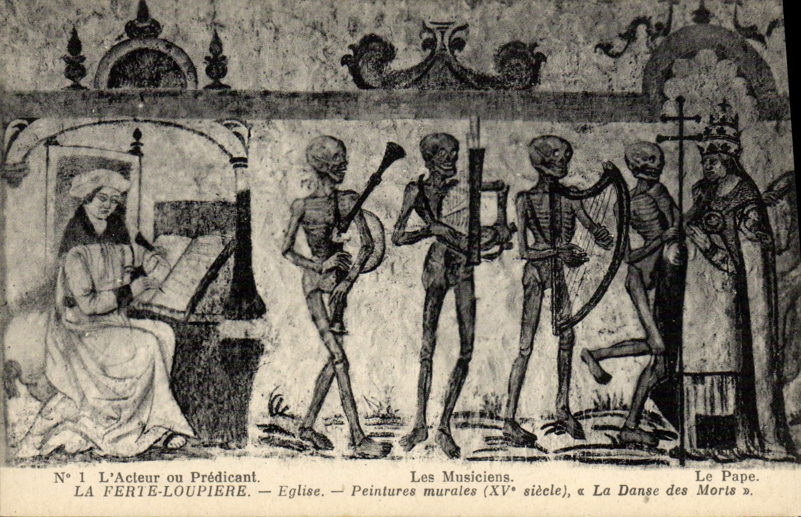 CPA La Ferte Loupiere Eglise Peintures murales La danse des morts