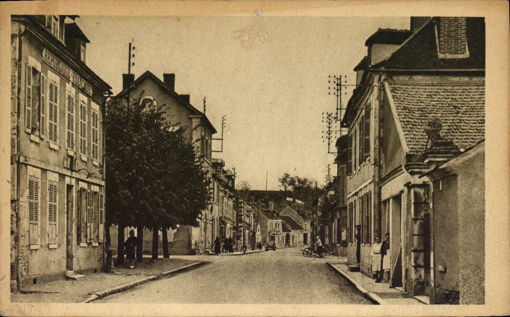 Laroche-St-Cydroine — rue principale — Edit. Latte