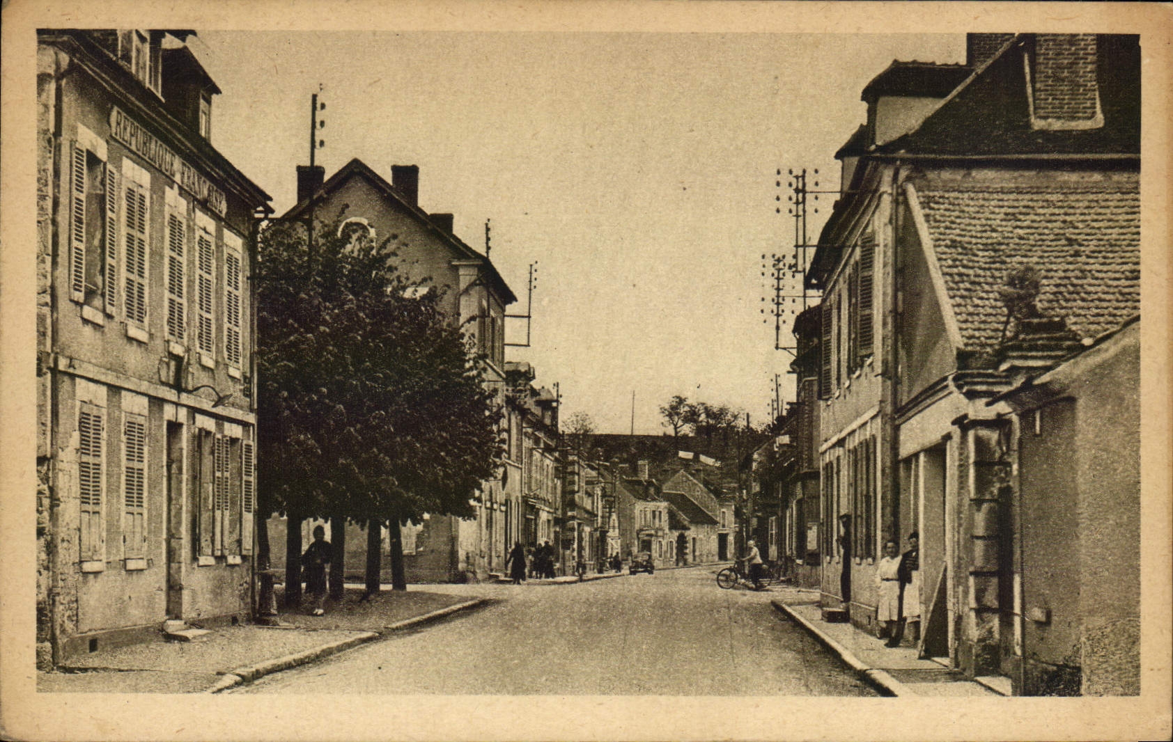 Rue de la République — Laroches-St-Cydroine (Yonne) — Édit. Laroche-St-Cydroine