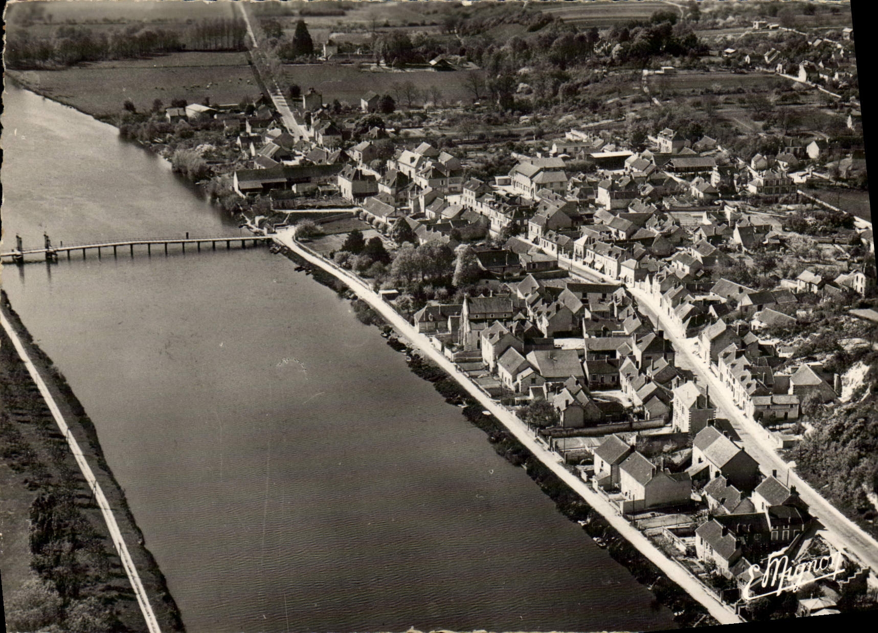 Laroche-Saint-Cydroine — Vue générale aérienne — Éditions de luxe E. Mignon