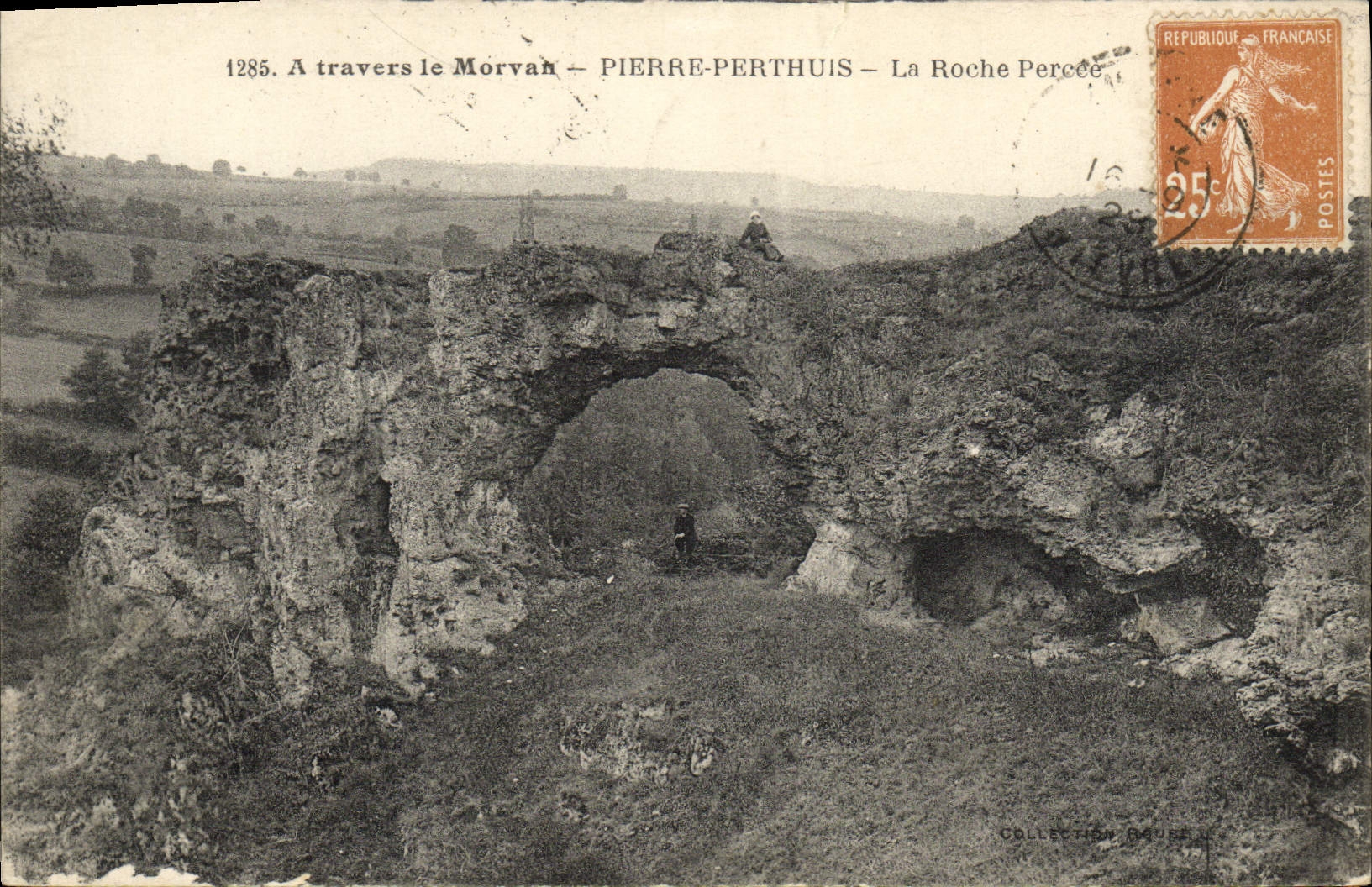 Pierre-Perthuis — Die Durchbrochene Felsen — Sammlung Goube