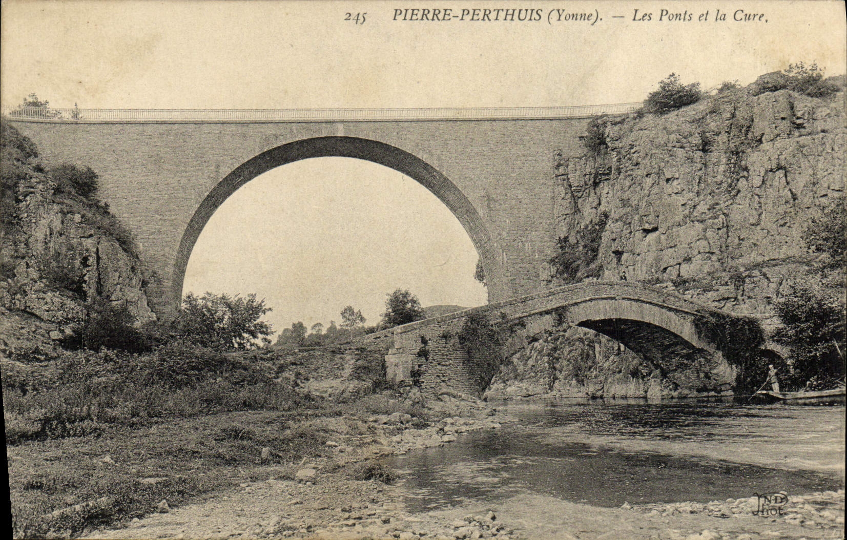 Pierre-Pérthuis (Yonne) — Les Ponts et la Cure. — N.D. Hol, n° 245