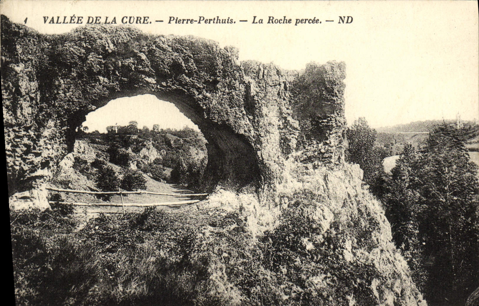 Vallée de la Cure — Pierre-Perthuis — La Roche percée — ND