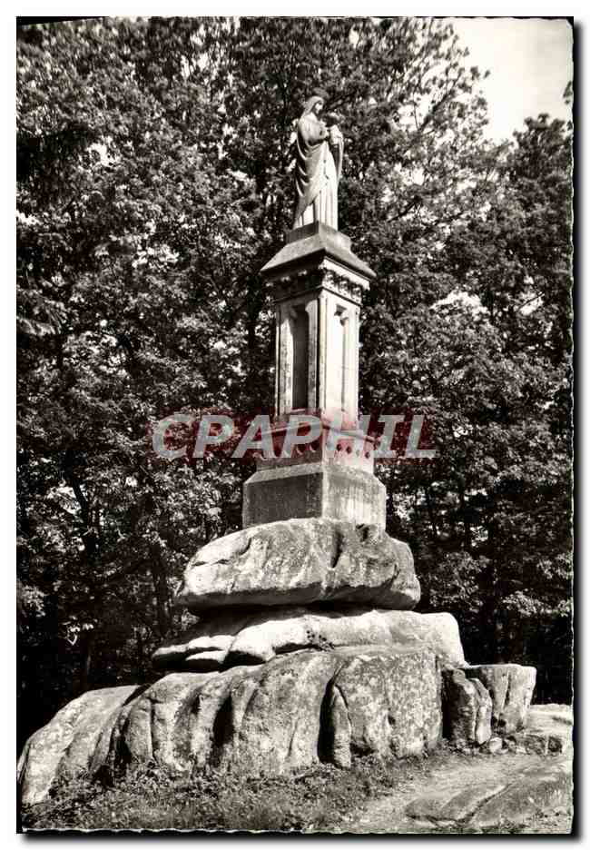 Statue sur socle rocheux — Abbaye de La Pierre-qui-Vire — Éditions du LYS, Clermont-Ferrand