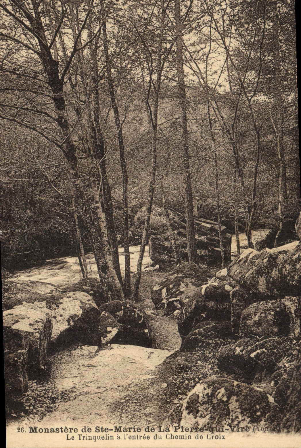 CPA Monastere de Ste Marie de La Plerre qui Vire Le Trinquelin a l'entree du chemin de Croix