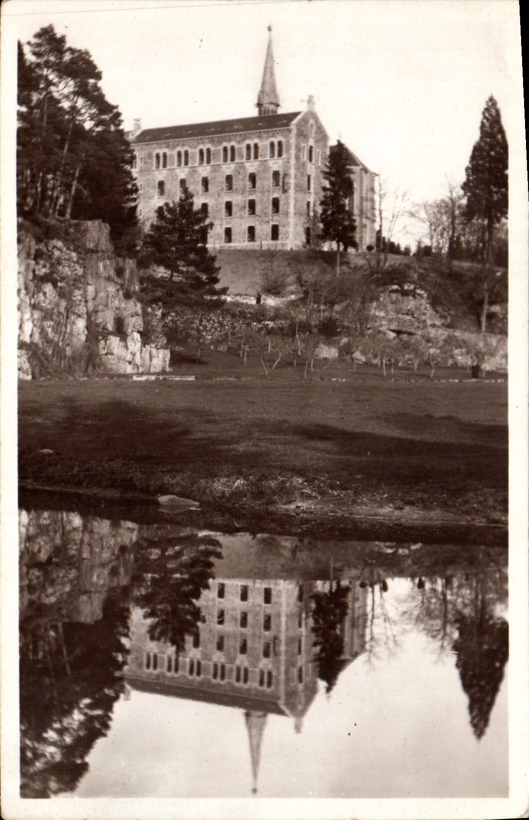 Monastère de la Pierre-qui-Vire — Vue prise de l'Ermitage — Édit. de la Pierre-qui-Vire