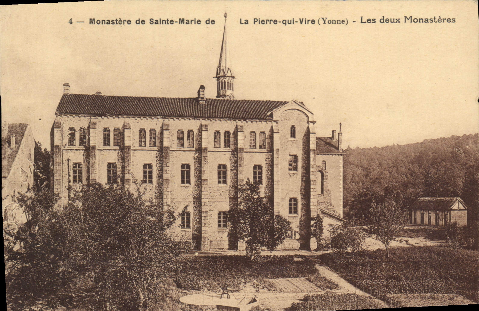 Monastère de Sainte-Marie de La Pierre-qui-Vire (Yonne) — Les deux Monastères