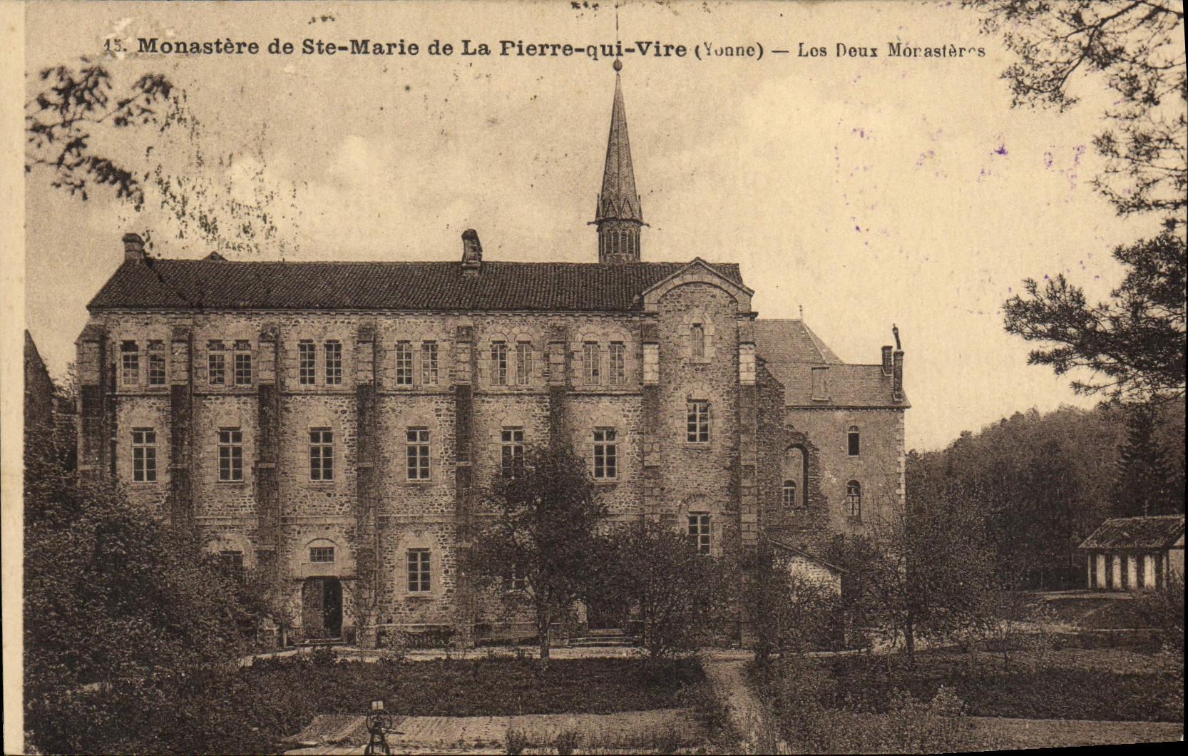 CPA Monastere de Sainte Marie de la Pierre qui vire Les deux monasteres