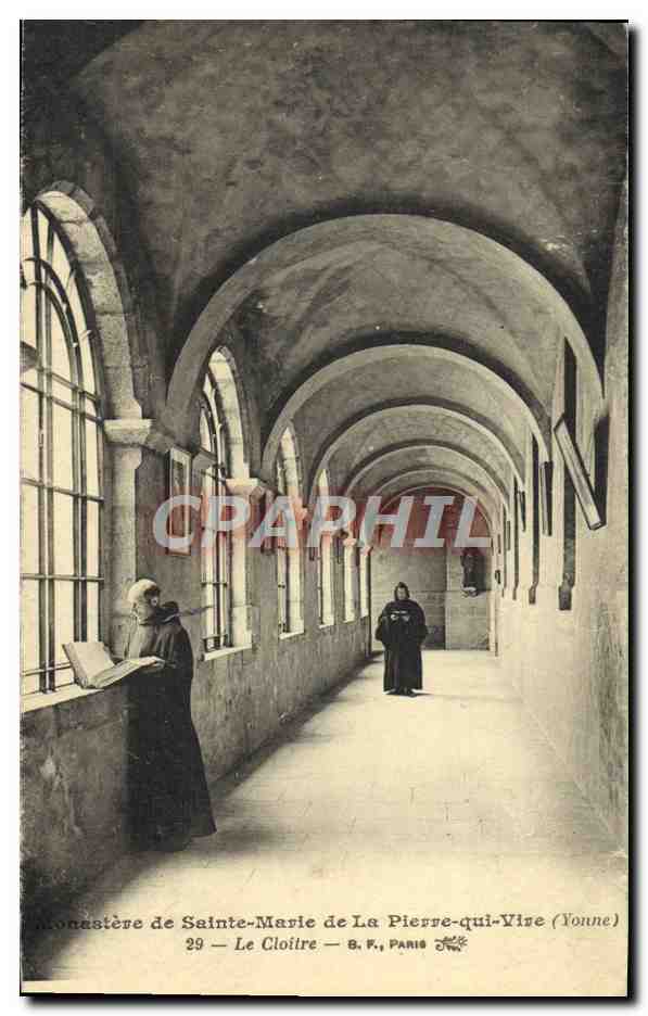 Monastère de Sainte-Marie de La Pierre-qui-Vire (Yonne) — Le Cloître — B. F., Paris