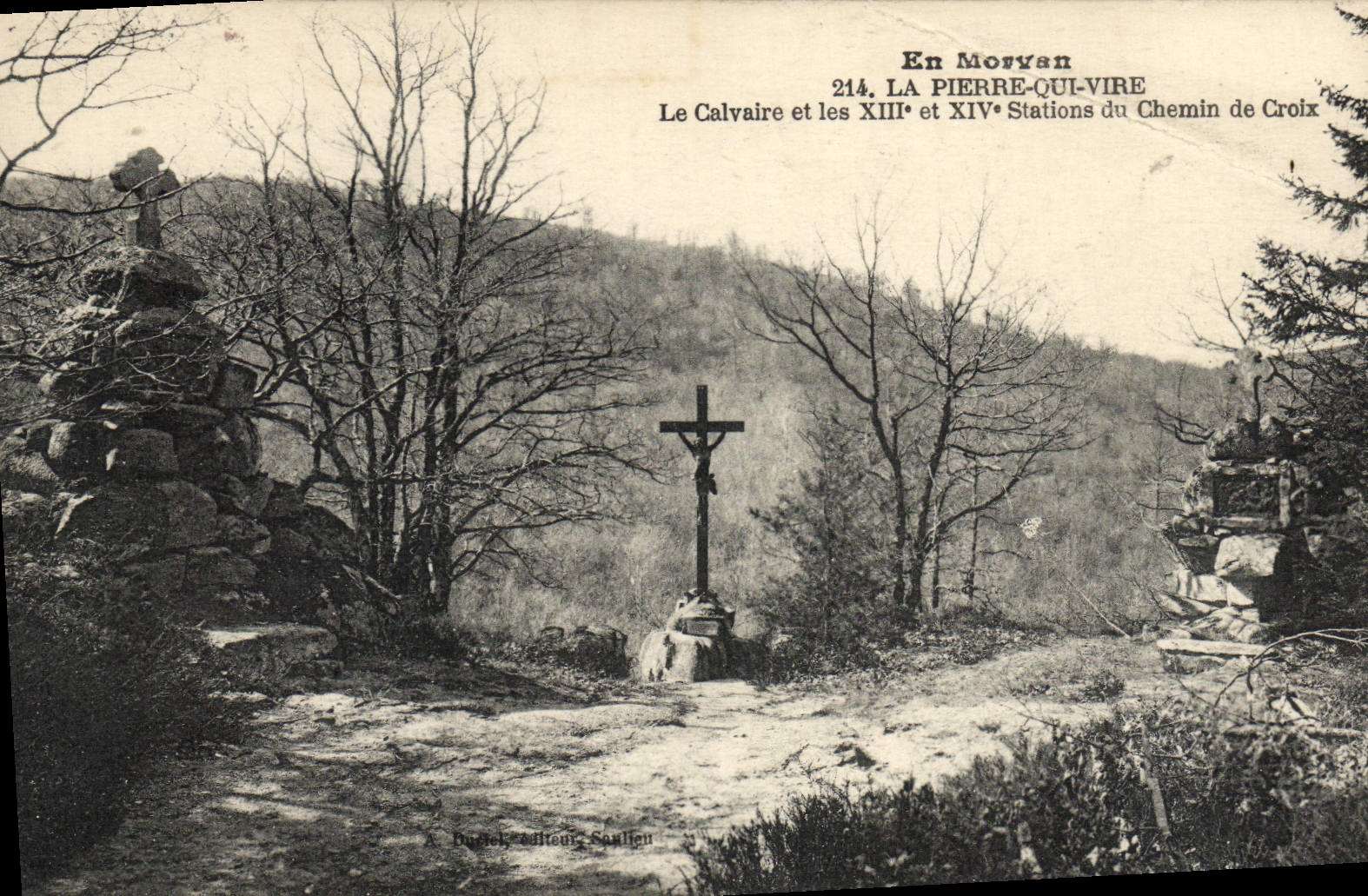 CPA En Morvan La pierre qui vire Le Calvaire et les 13 et 14eme stations du chemin de croix