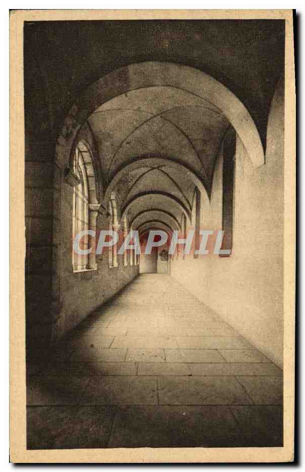Couloir du cloître — Monastère de Ste-Marie de la Pierre-qui-Vire (Yonne) — éditeur non visible