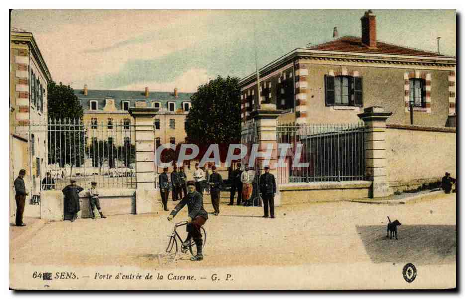 CPA Sens Porte d'entree de la Caserne Militaria 
