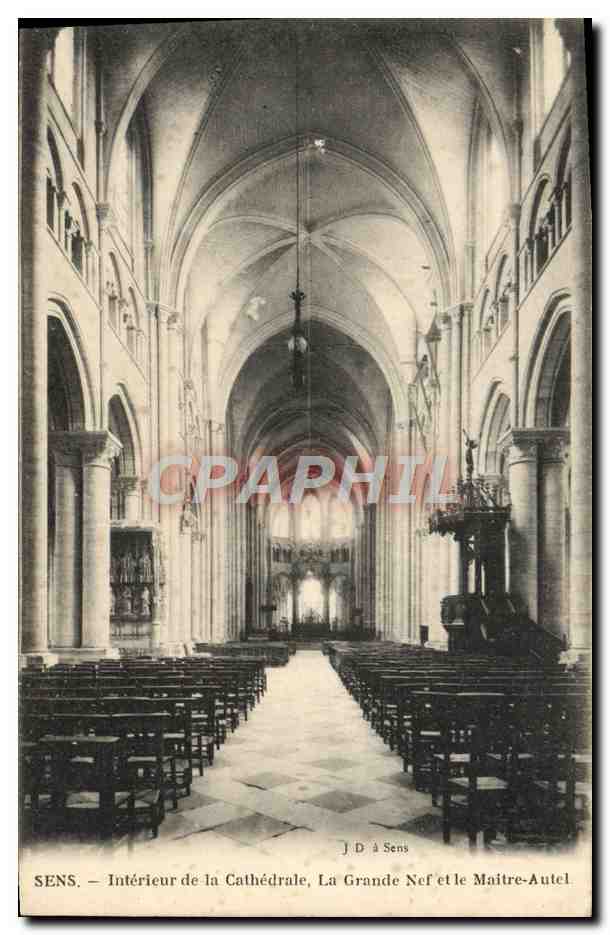 CPA Sens Interieur de la Cathedrale La grande nef et le maitre autel 