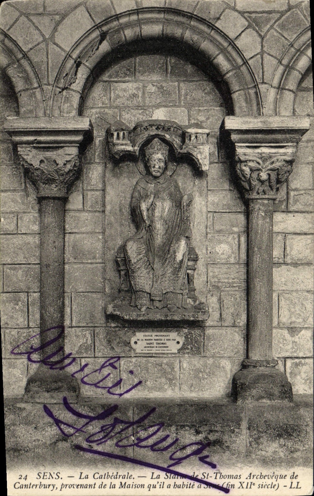 Sens — La Cathédrale — La Statue de Saint-Thomas Archevêque de Canterbury, provenant de la Maison qu'il a habitée à Sens (fin XIIe siècle) — LL