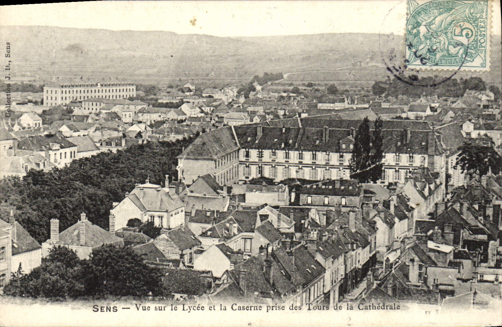 SENS — Vue sur le Lycée et la Caserne prise des Tours de la Cathédrale — J. D., Sens
