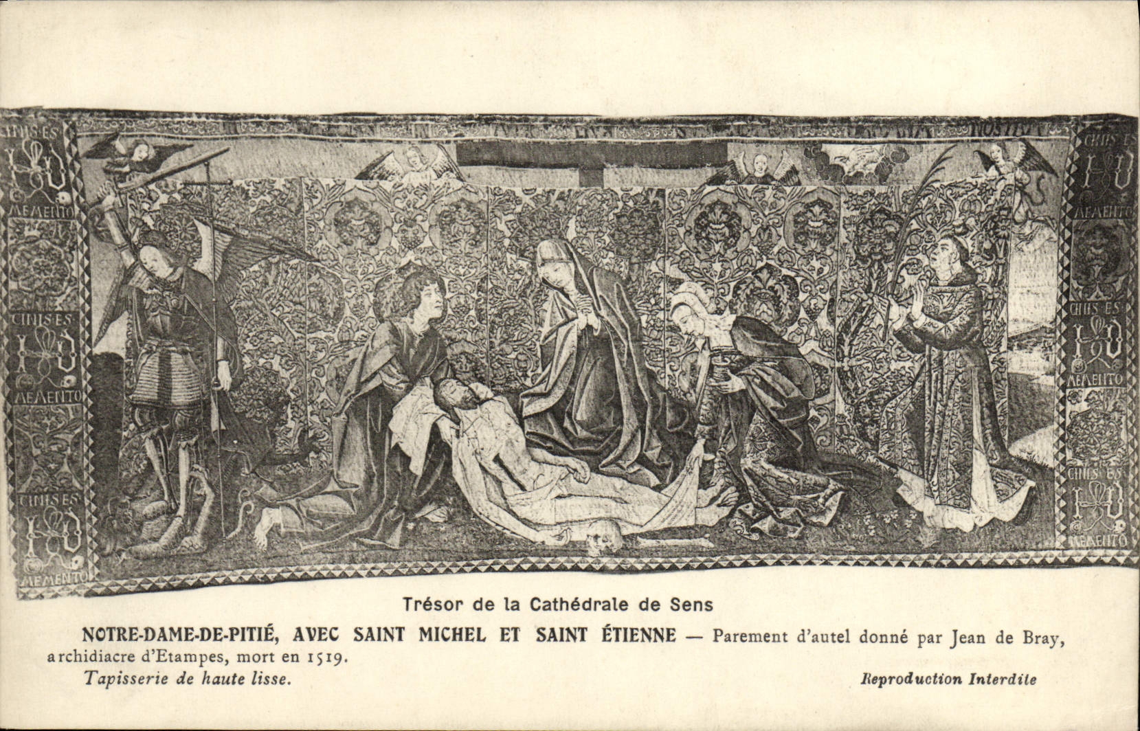 Notre-Dame-de-Pitié, avec Saint Michel et Saint Étienne — Trésor de la Cathédrale de Sens — Reproduction Interdite