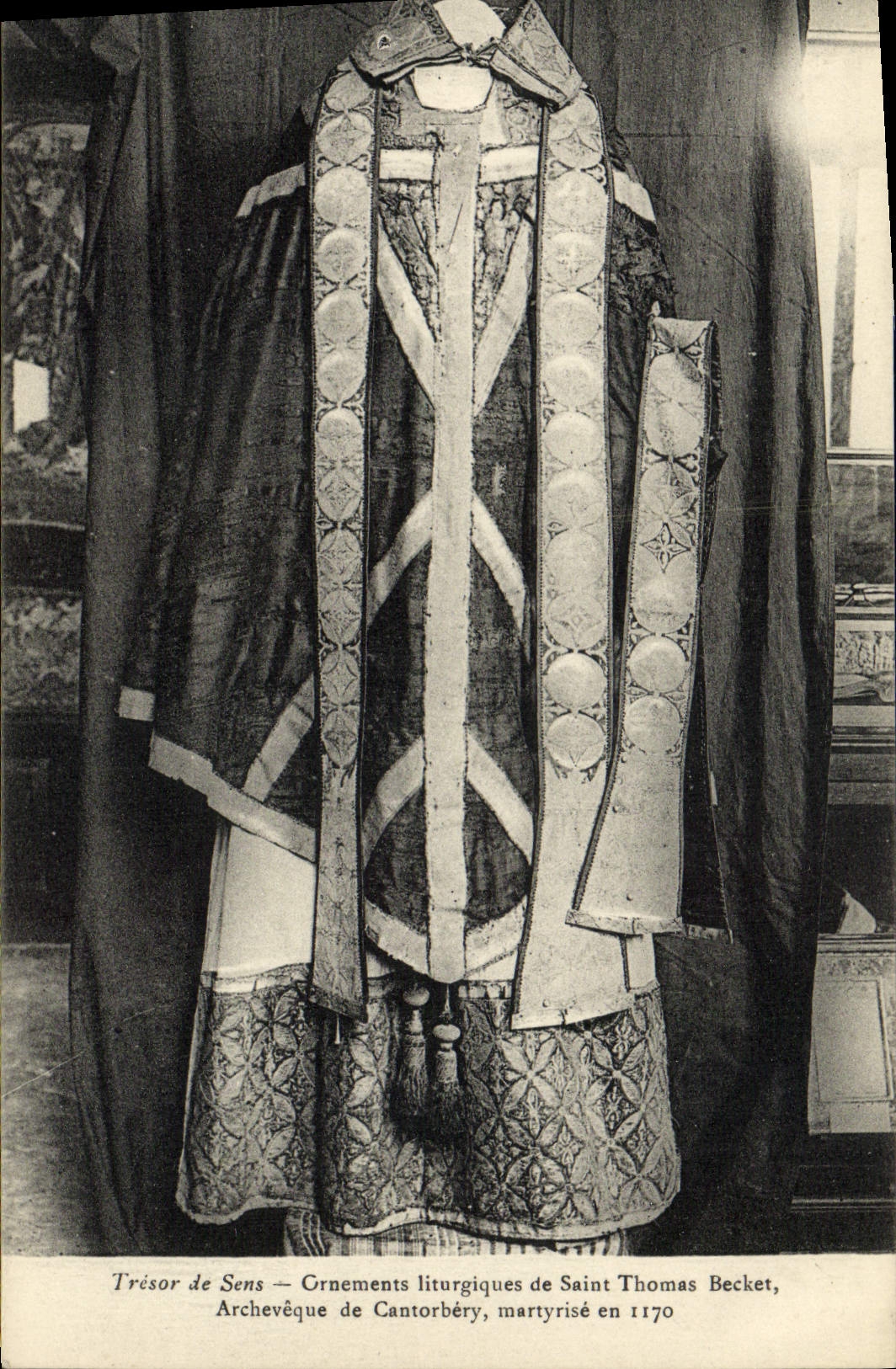 Trésor de Sens — Ornement liturgique de Saint Thomas Becket, archevêque de Cantorbéry, martyrisé en 1170