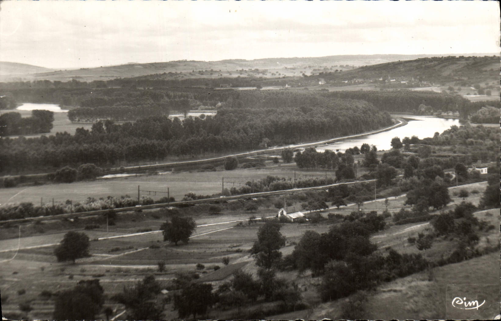 CPM St Julien du Sault Vallee de l'Yonne Vue sur l'Ecluse de Villevallier