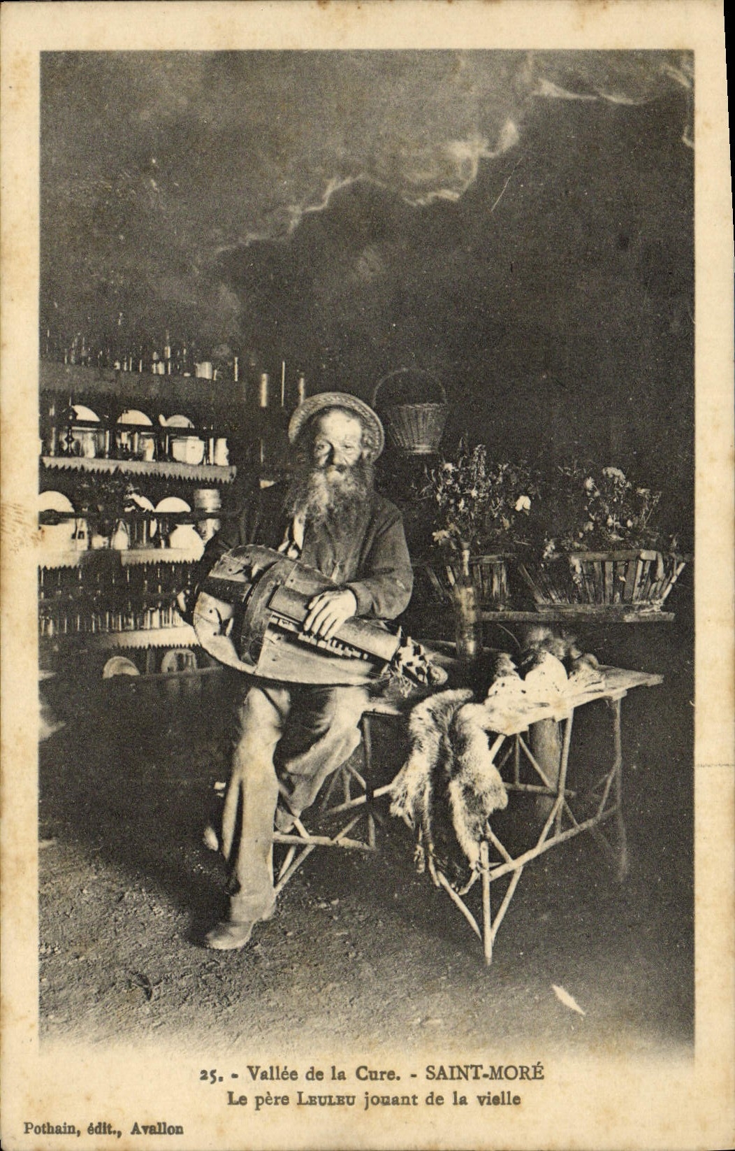 Saint-Moré — Le père Leuleu jouant de la vielle — Pothain, édit., Avallon
