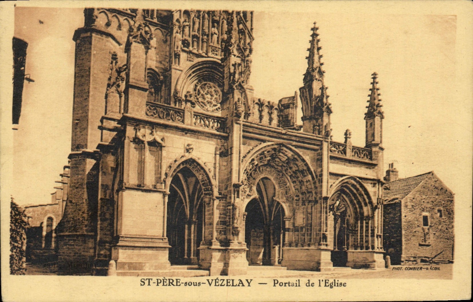 ST-PÈRE-sous-VÉZELAY — Portail de l'Église — Phot. Comnier & Acon