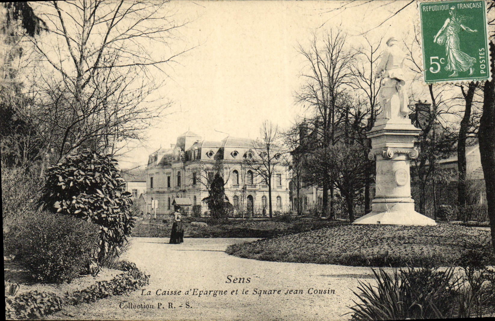 CPA Sens La Caisse d'Epargne et le Square Jean Cousin