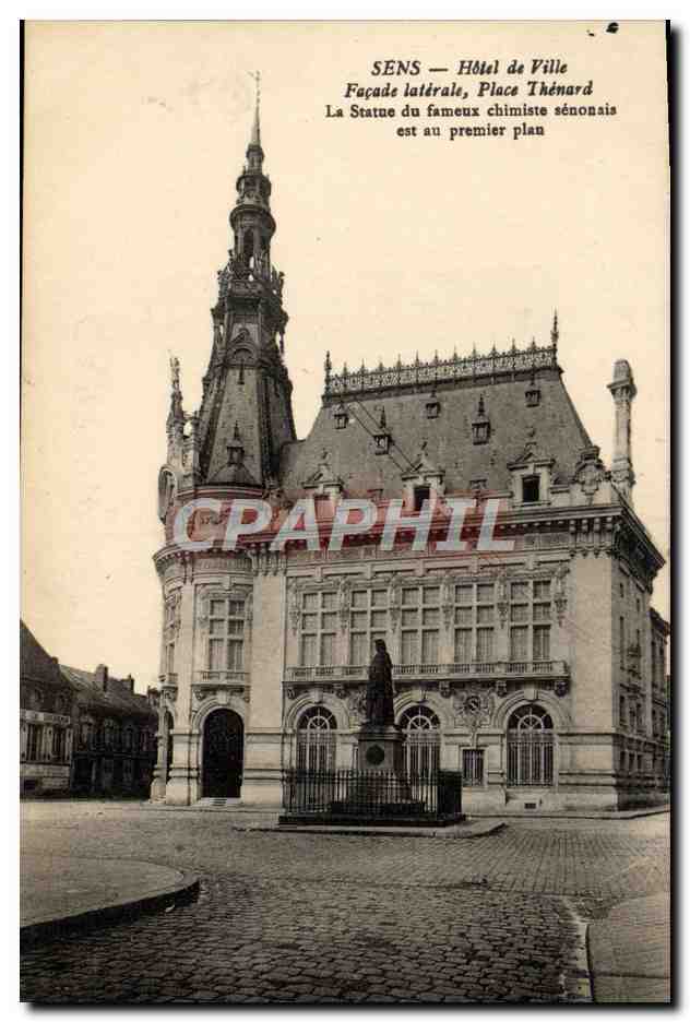 CPA Sens Hotel de Ville Facade laterale Place Thenard La Statue du fameux chimiste senonais est au premier plan