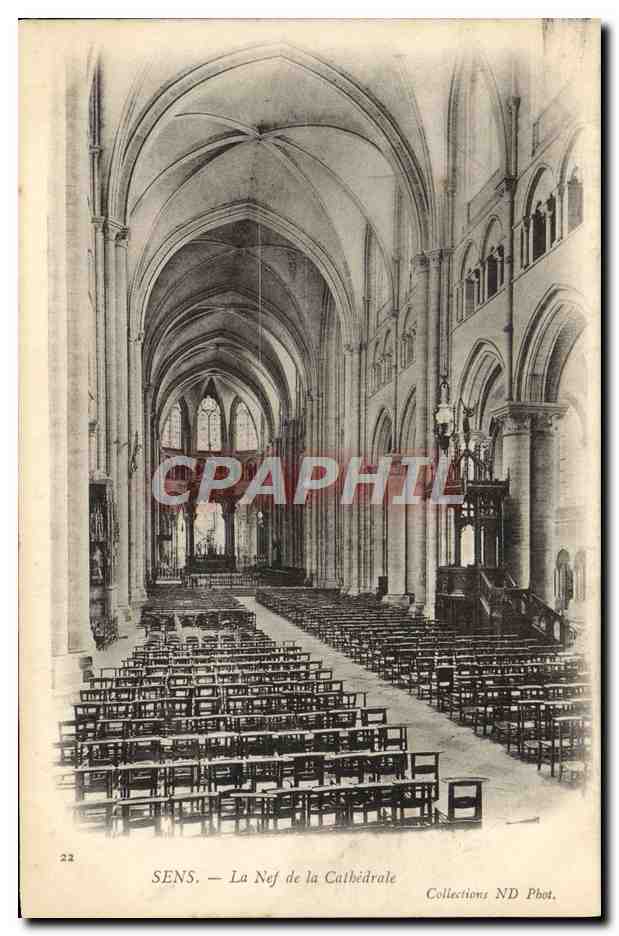 CPA Sens La Nef de la Cathedrale