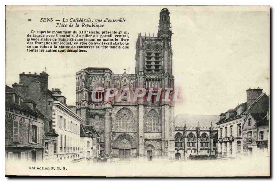 CPA Sens La Cathedrale vue d'ensemble Place de la Republique