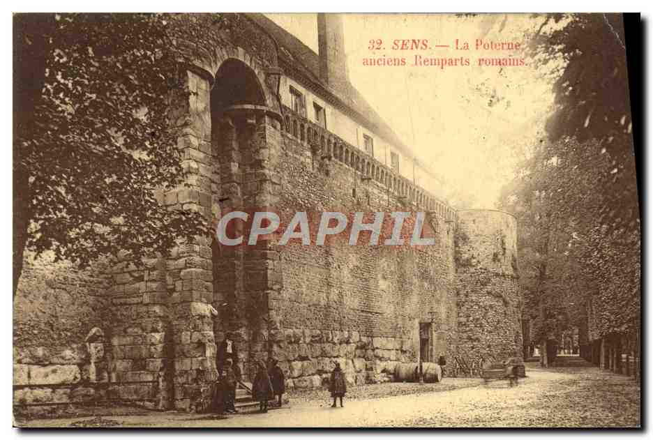 CPA Sens La Poterne anciens Remparts Romains