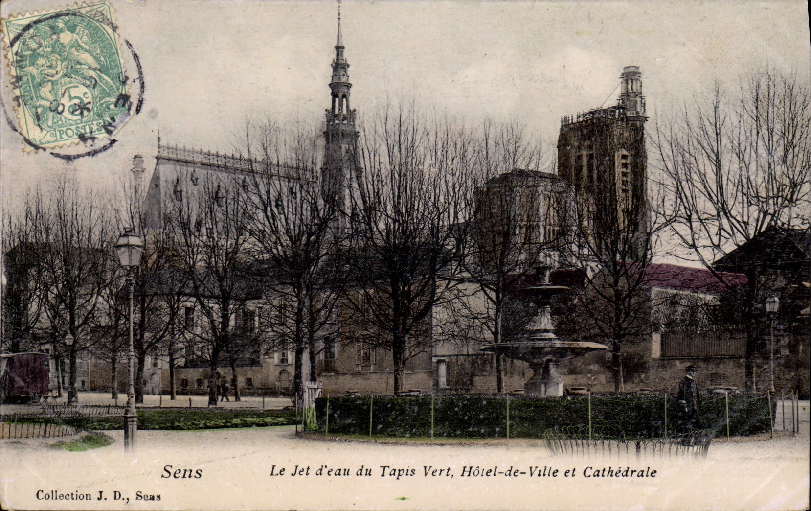 Sens — Le Jet d'eau du Tapis Vert, Hôtel-de-Ville et Cathédrale — Collection J. D., Seas