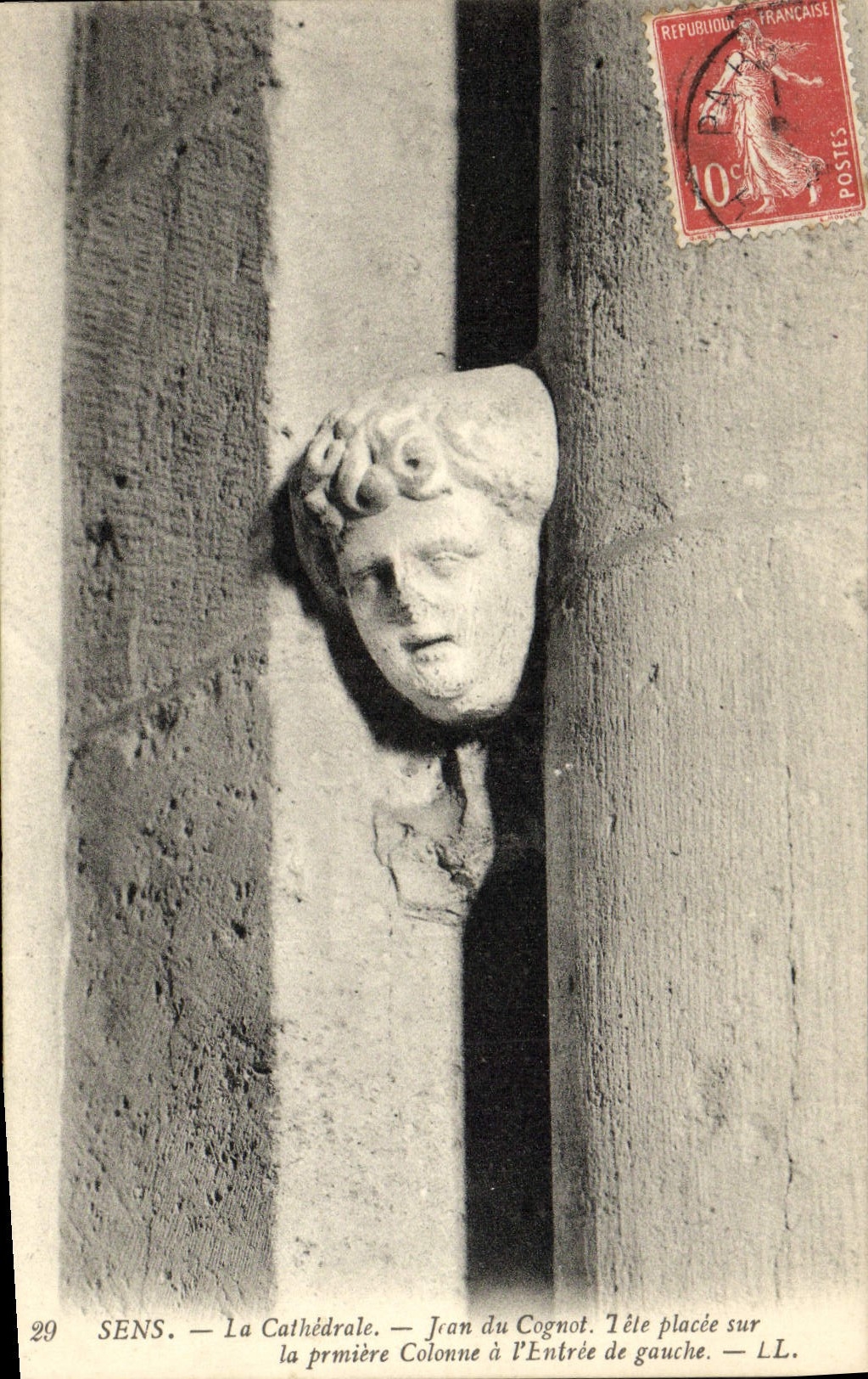 Sens — La Cathédrale — Jean du Cognot. Tête placée sur la première colonne à l'entrée de gauche — LL.