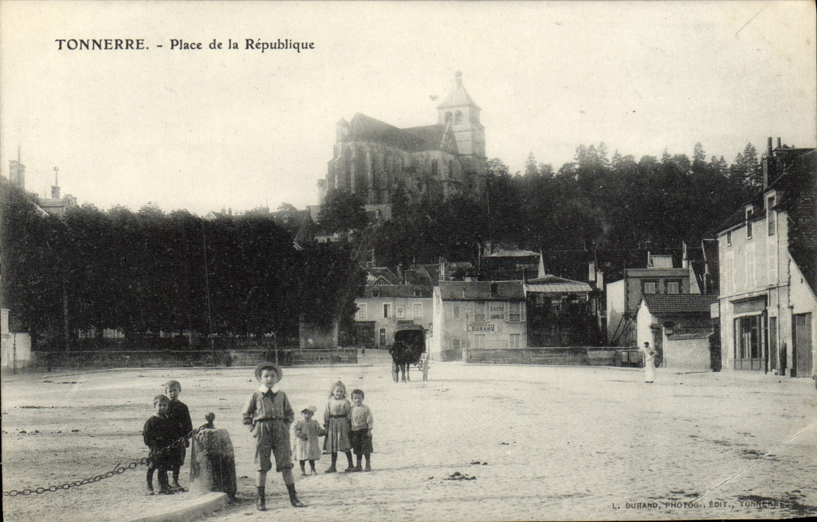 CPA Tonnerre Place De La Republique Enfants
