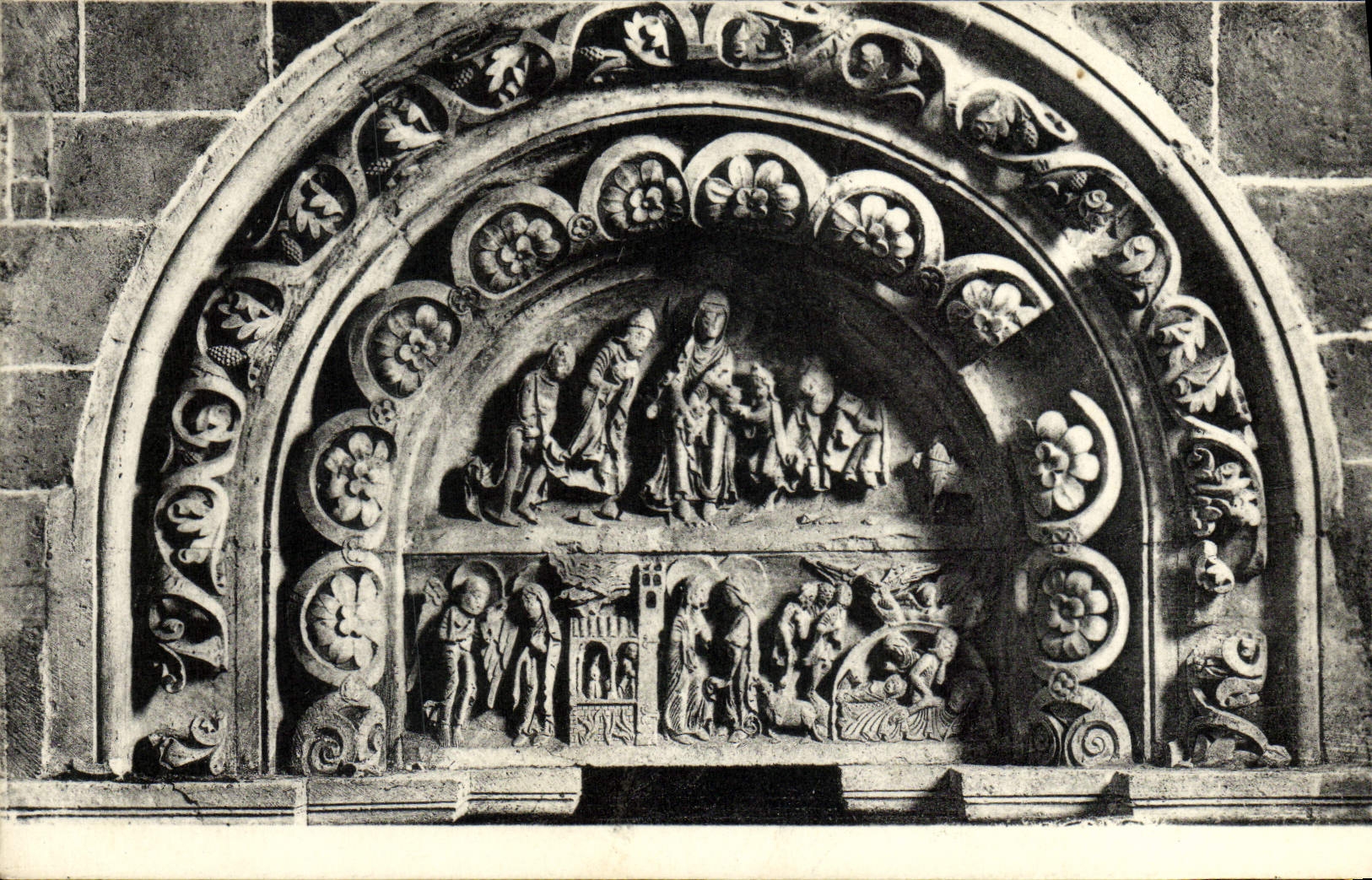 Vézelay — Église de la Madeleine — Tympans et Archivolte de la Porte droite