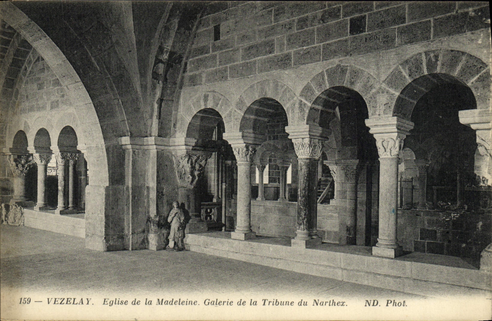 Vézelay — Église de la Madeleine. Galerie de la Tribune du Narthex — ND. Phot. n°159