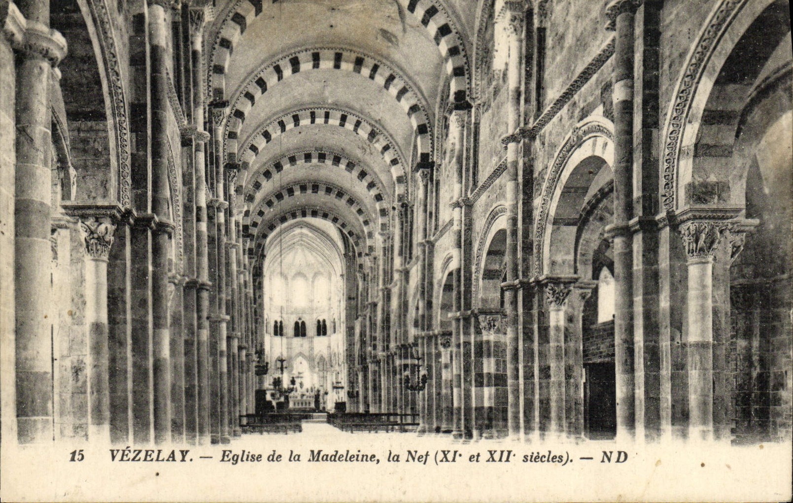 Vézelay — Église de la Madeleine, la Nef (XIe et XIIe siècles) — ND
