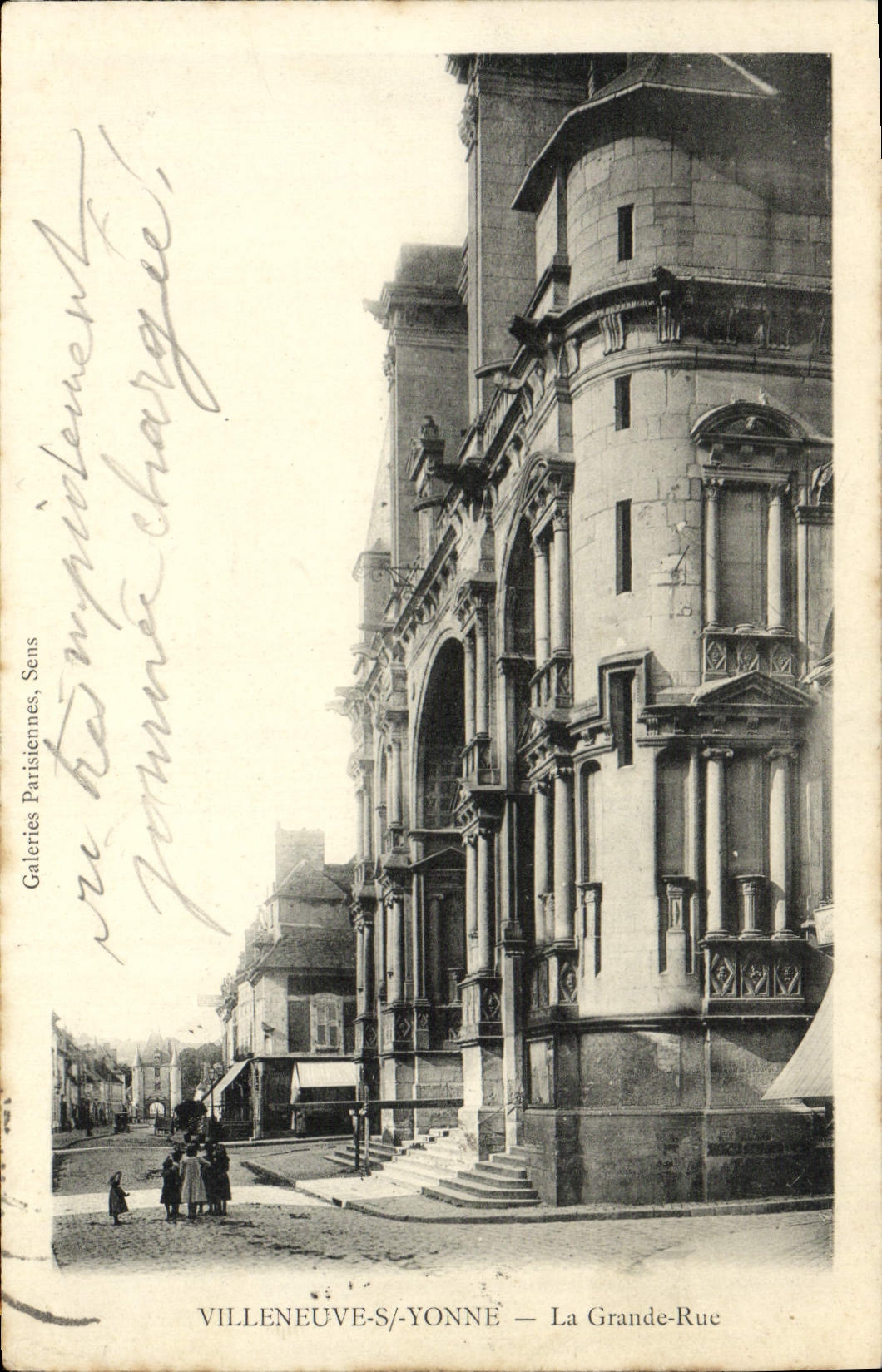 Villeneuve-sur-Yonne — La Grande-Rue — Galeries Parisiennes, Sens