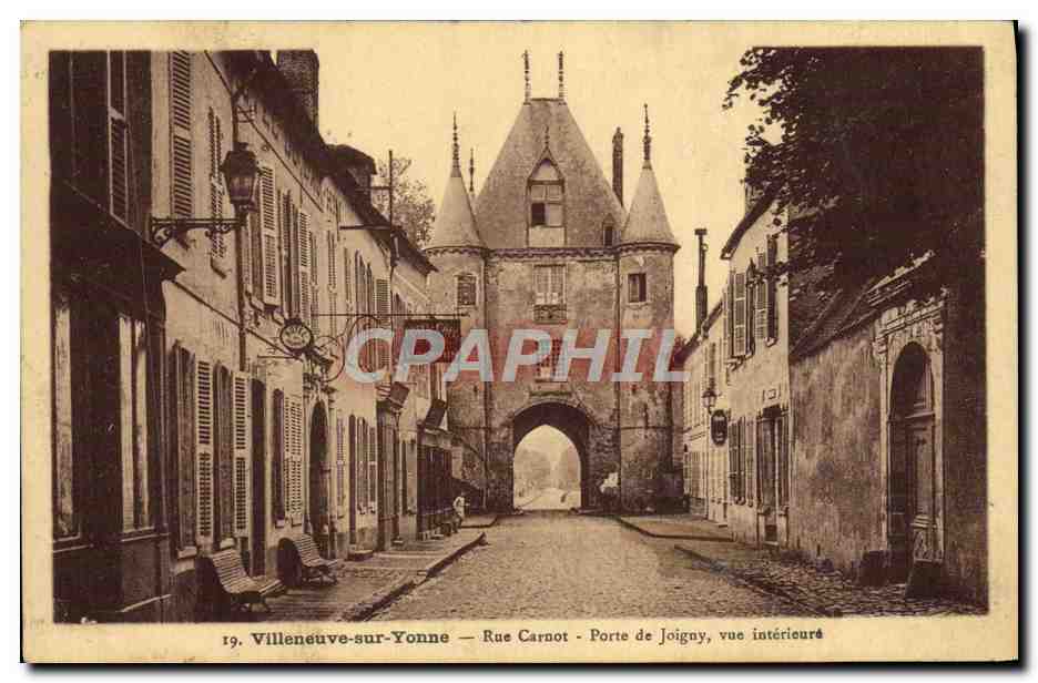 Villeneuve-sur-Yonne — Rue Carnot — Porte de Joigny, vista interior