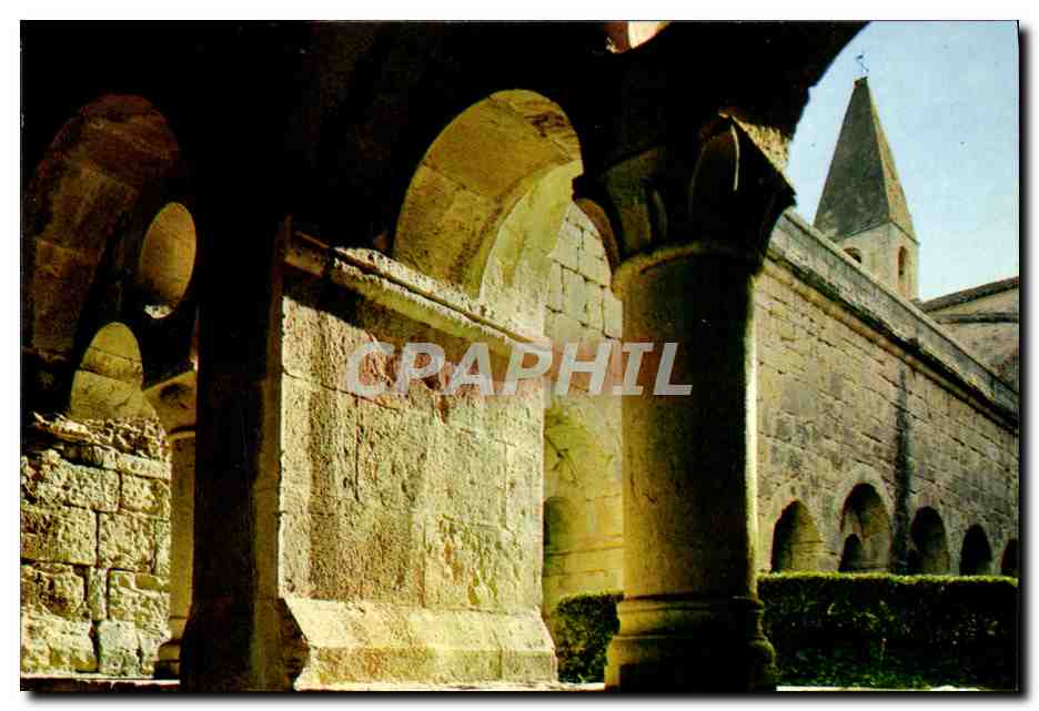 Abbaye Cistercienne de Thoronet — Vue des arcatures du cloître et du clocher — CPAPHIL