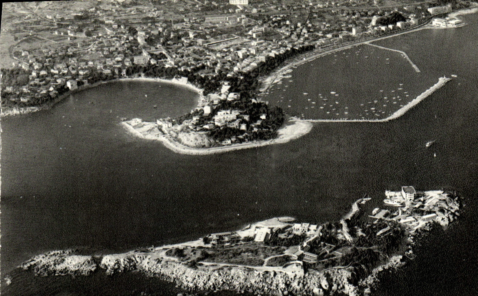 CPM L'Ile De Bendor Au Centre Des Baies Du Soleil un Haut Iieu Du