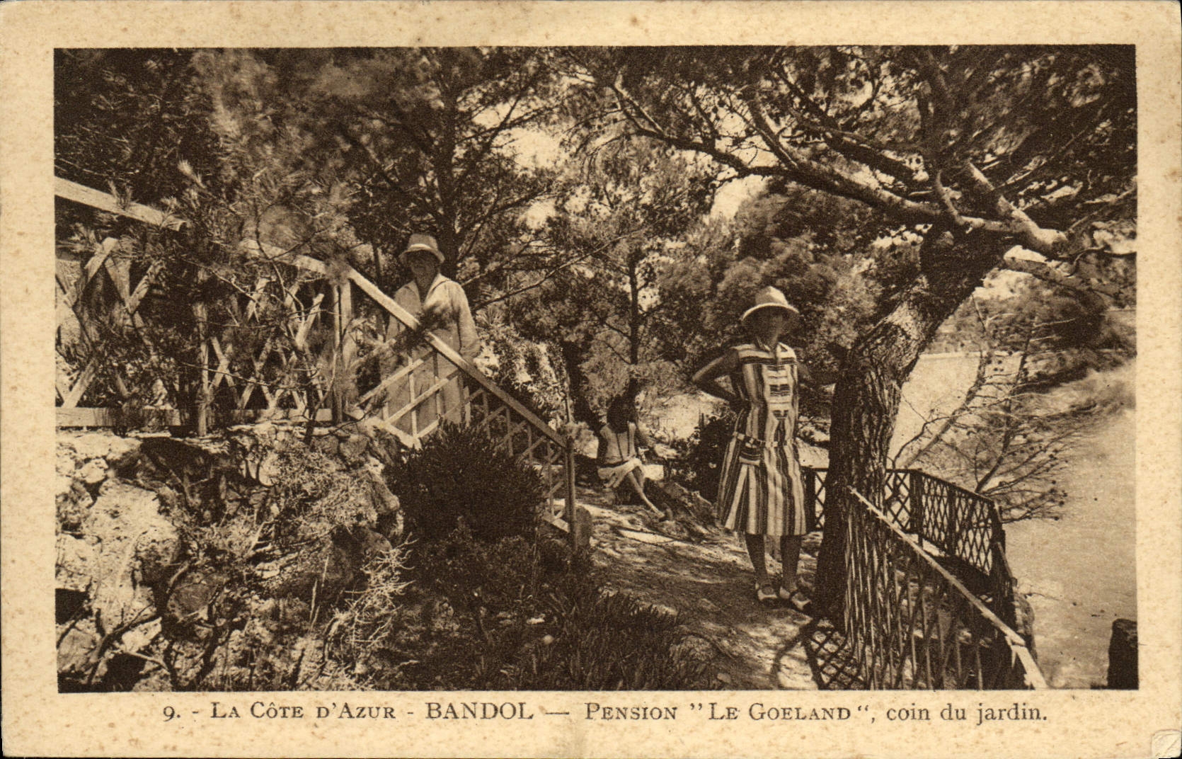 Bandol — Pension 'Le Goeland', coin du jardin — La Côte d'Azur