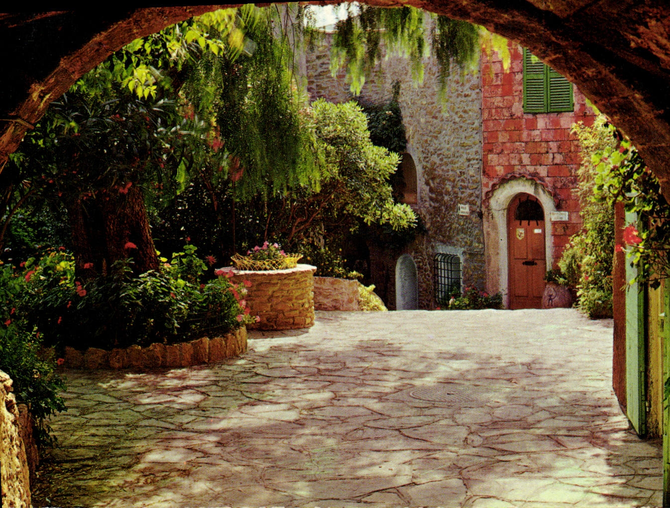 Bormes-les-Mimosas — Vue du village — Imprimerie Cubert (71, S.&L.)