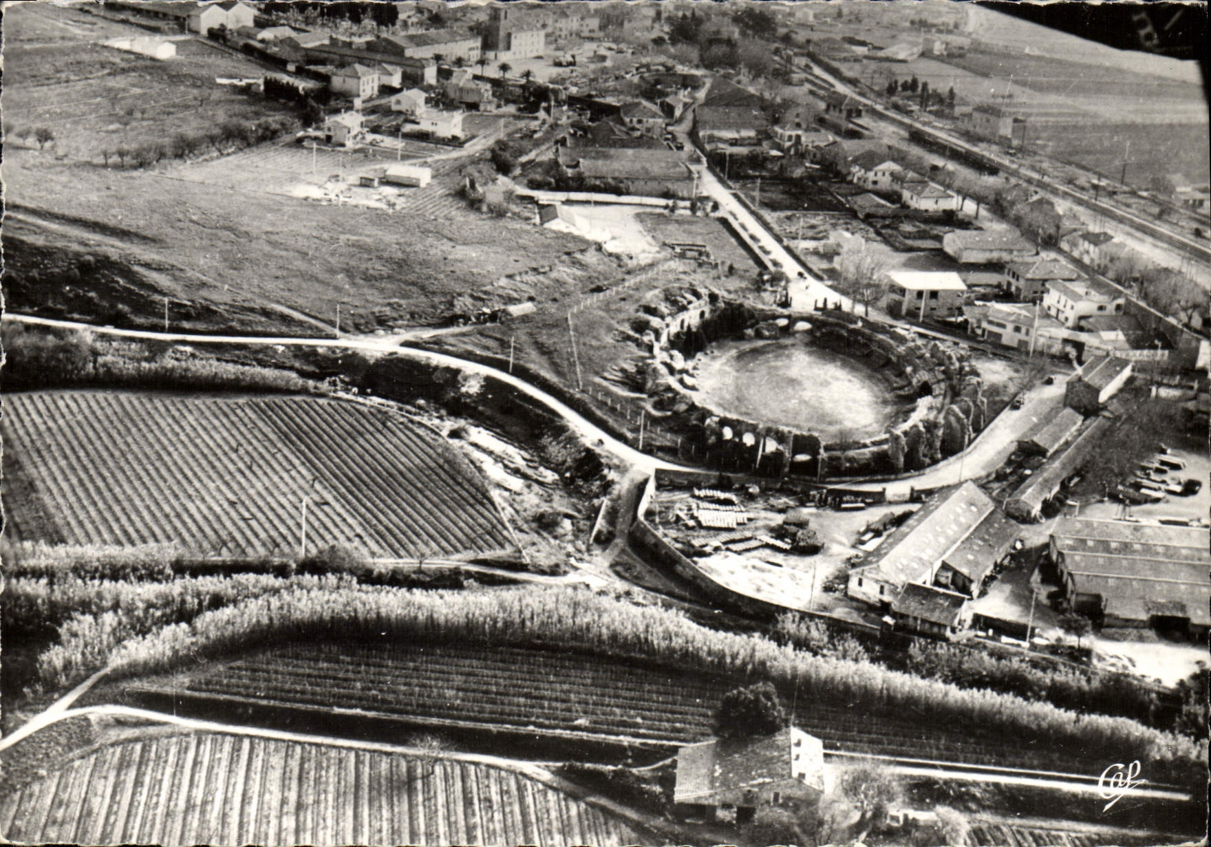 CPM Frejus Le Quartier Des Arenes Avant Le 2 decembre 1959