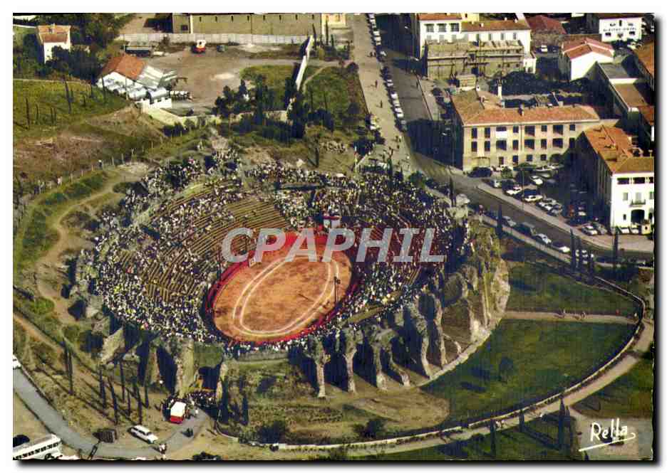 CPM La Cote d'Azur Varoise Frejus Arenes Romaines un Jour De Corrida