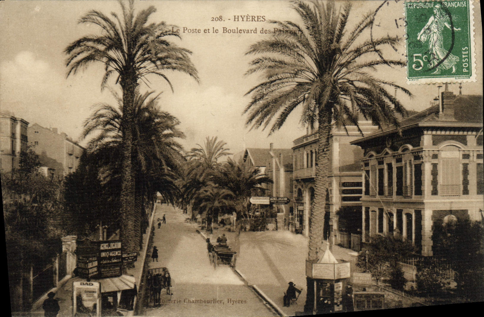 CPA Hyeres La Poste et le Boulevard des Palmiers 
