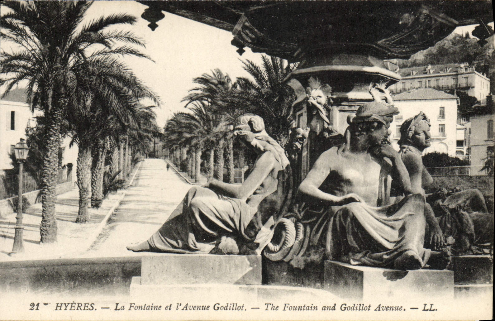 CPA Hyeres La Fontaine et I'Avenue Godillot 