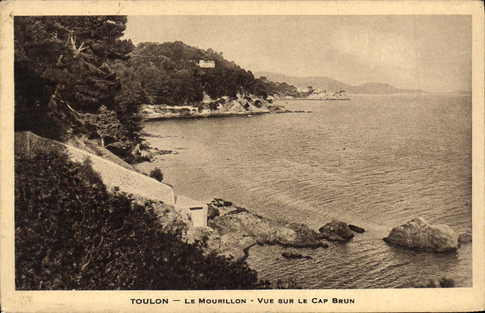 Toulon — Le Mourillon — Vue sur le Cap Brun